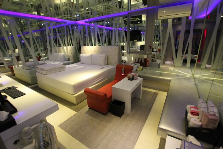 V1 Hotel