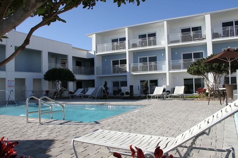 Hotel Lotus Boutique Inn & Suites