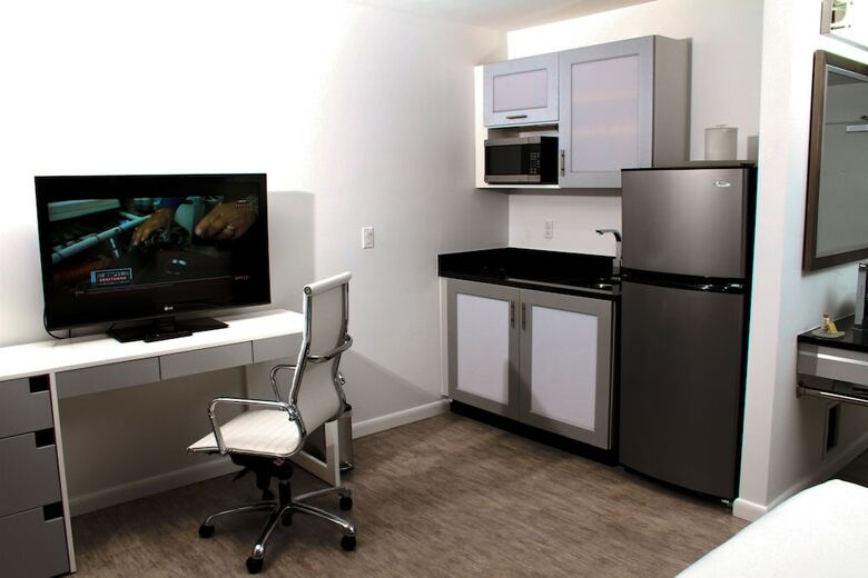 Hotel Lotus Boutique Inn & Suites