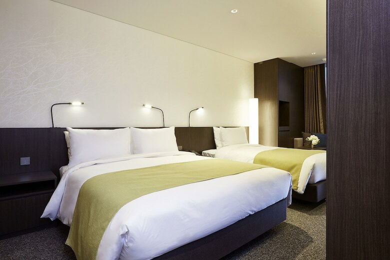 Nine Tree Premier Hotel Myeongdong 2
