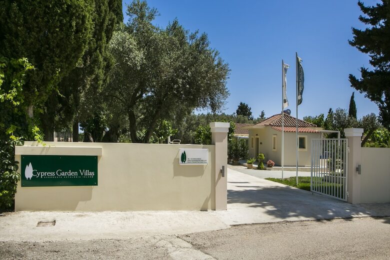 Apartamentos Cypress Garden Villas