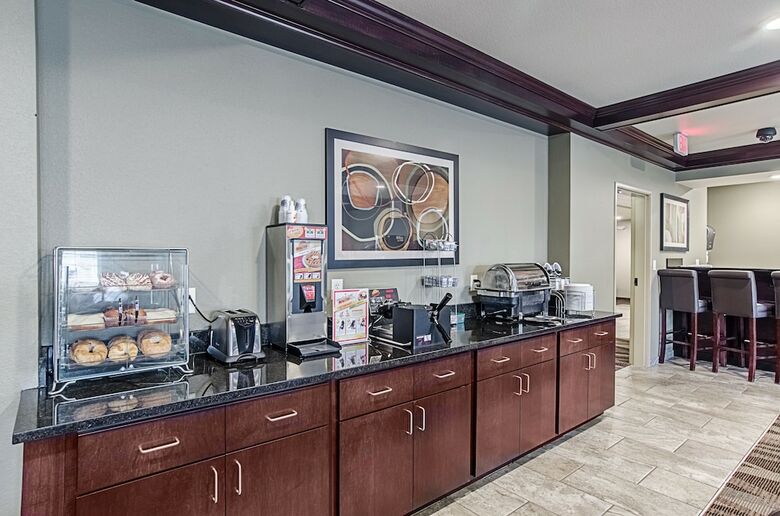 Hotel Cobblestone Inn & Suites - Guernsey
