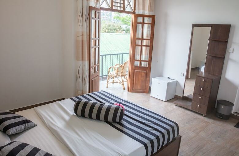Hotel Shadow Inn Guest House Ella