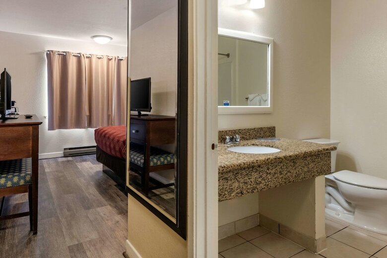 Hotel Econo Lodge Bay Breeze