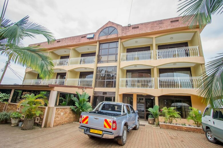 Hotel Crystal Suites And Apartments