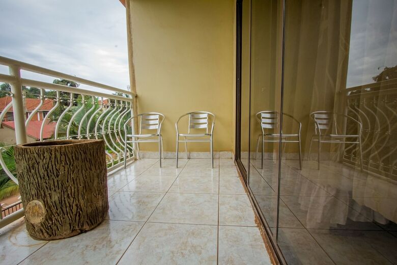 Hotel Crystal Suites And Apartments