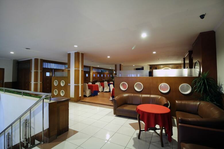 Hotel Airy Pekauman Jendral Sudirman 30 Tegal