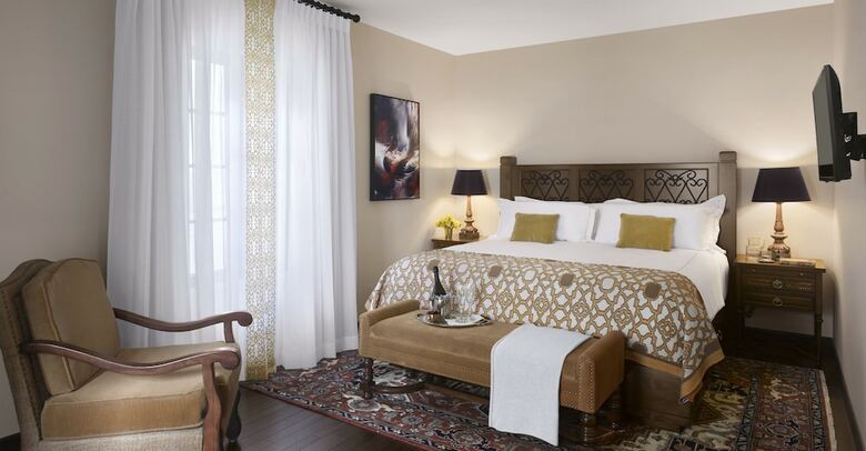 Hotel Plaza La Reina