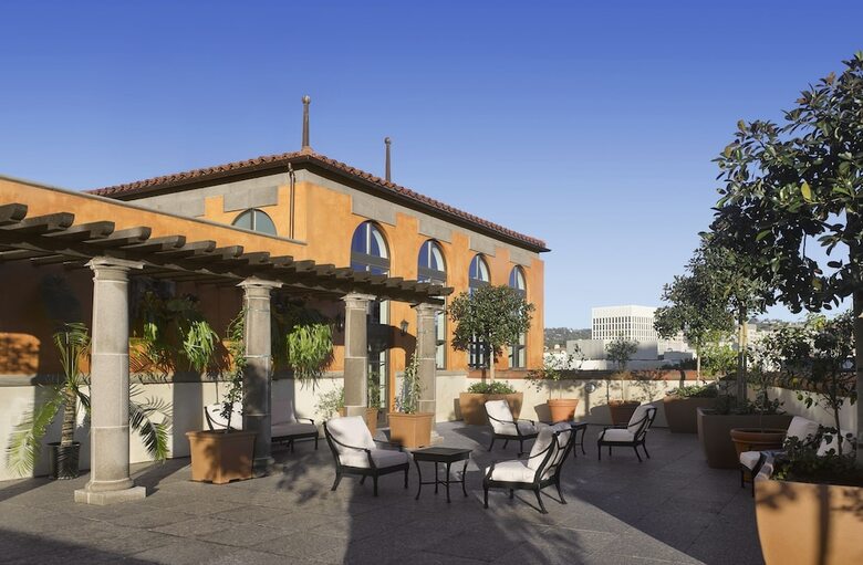 Hotel Plaza La Reina