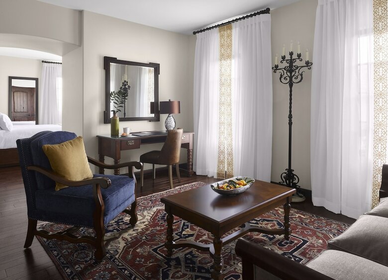 Hotel Plaza La Reina