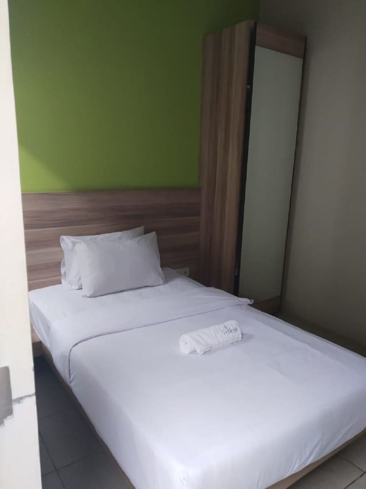 Hotel Legreen Suite Supomo