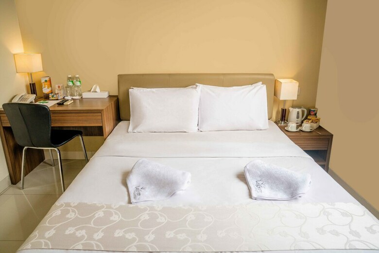 Hotel Legreen Suite Gatot Subroto