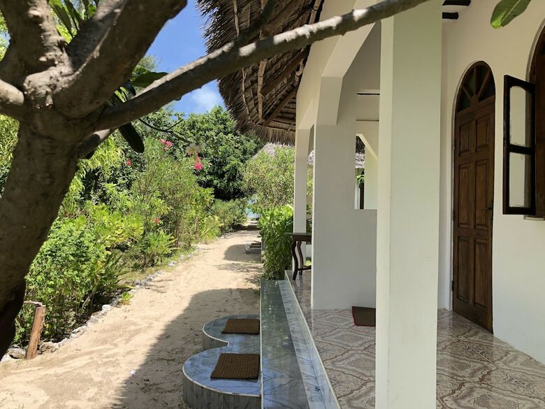 Hotel Blue Earth Beach Bungalows