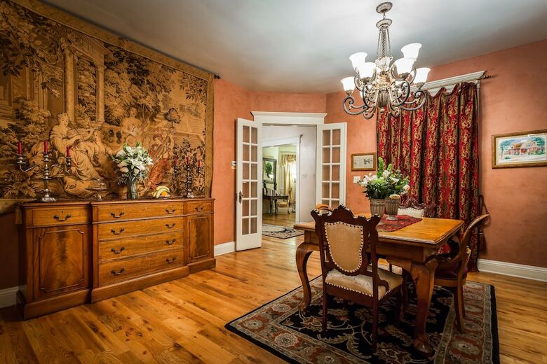 Downtown Historic Bed And Breakfast