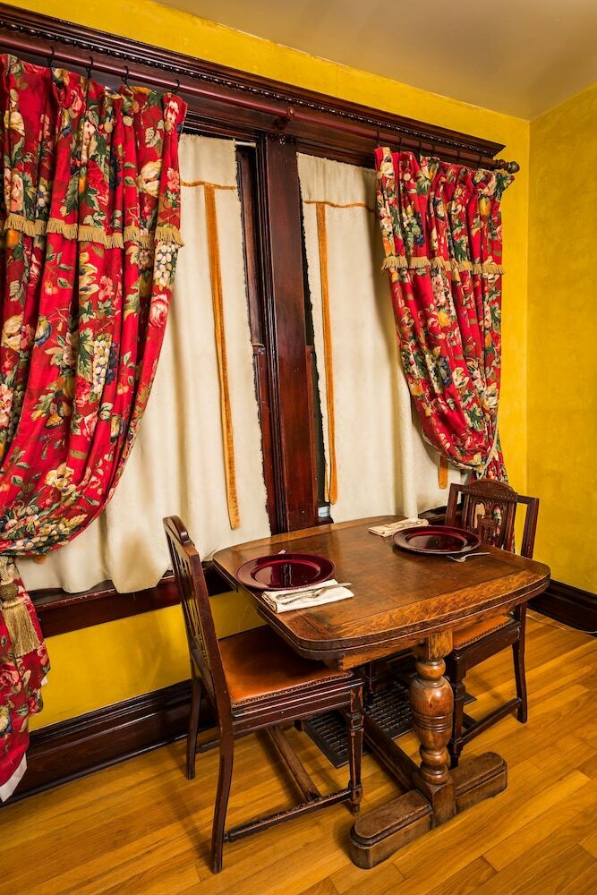 Downtown Historic Bed And Breakfast