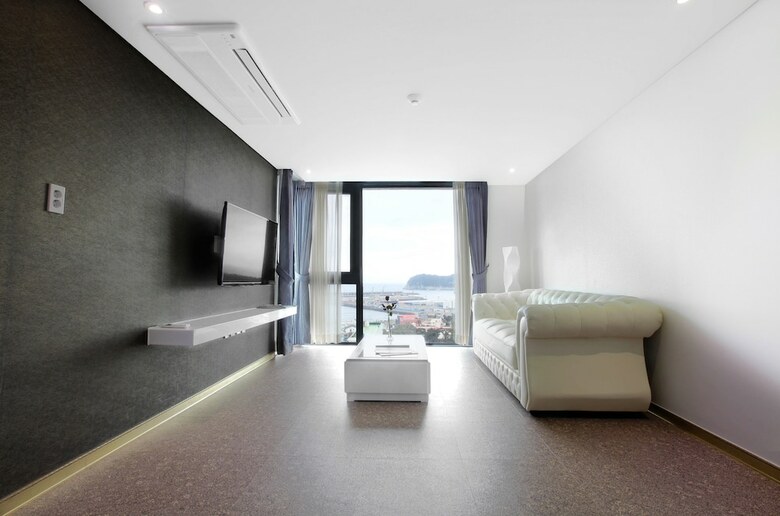 Eins Hotel