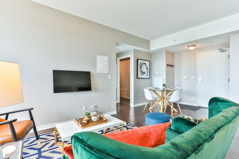 Liberty Village Condo W/parking
