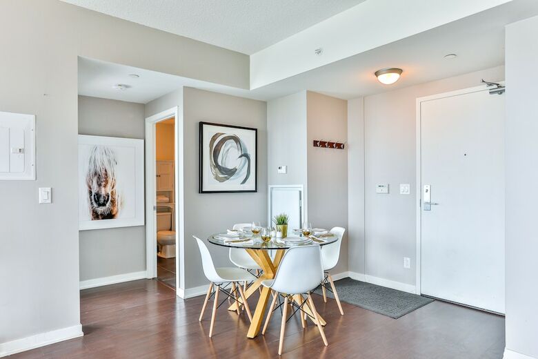 Liberty Village Condo W/parking