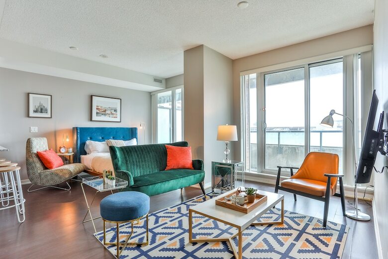 Liberty Village Condo W/parking