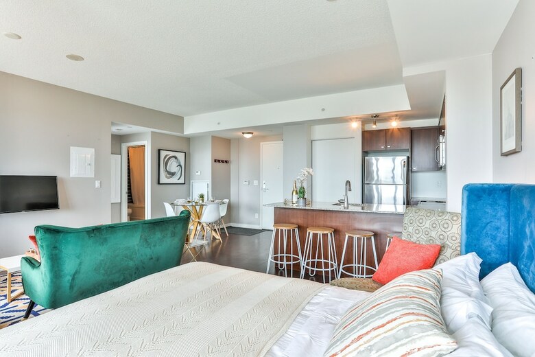 Liberty Village Condo W/parking