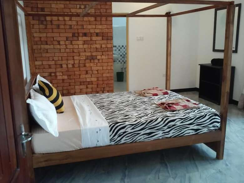Hotel Lizzie Villa Guest House