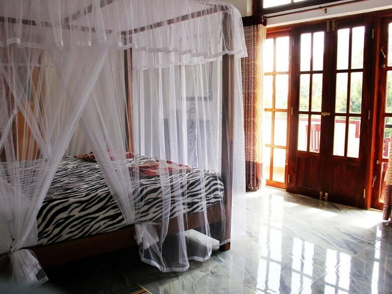 Hotel Lizzie Villa Guest House