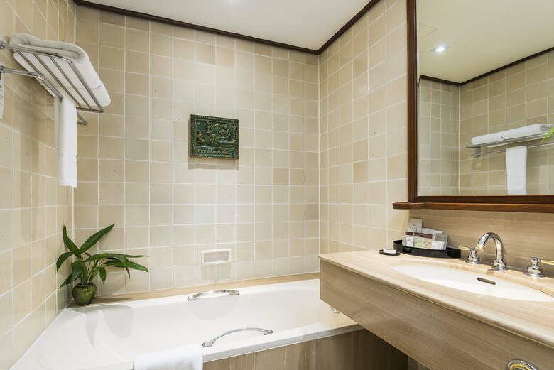 Chatrium Hotel Royal Lake Yangon