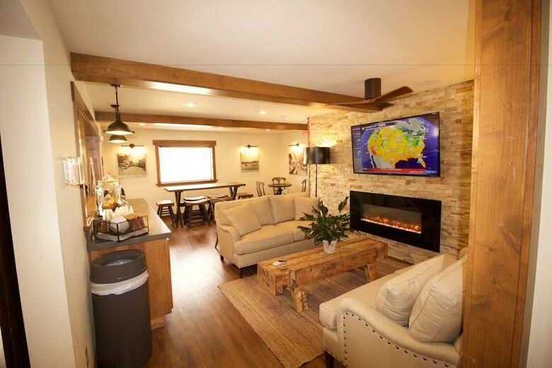 Boarders Inn & Suites By Cobblestone Hotels - Syracuse