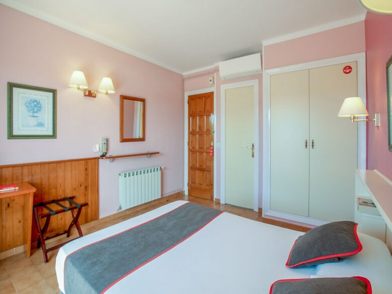 Pension Oyo Hostal Casa Feliu