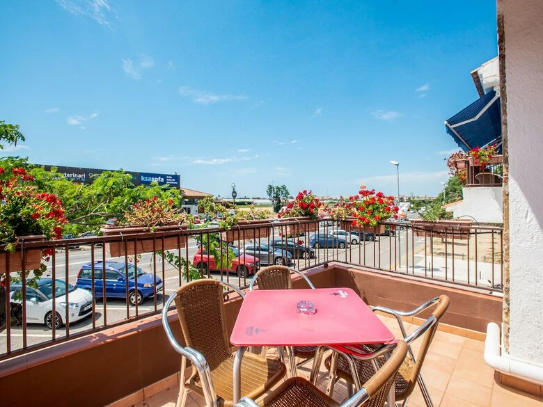 Pension Oyo Hostal Casa Feliu