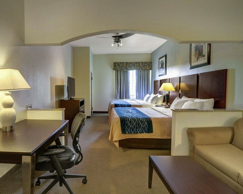 Hotel Comfort Inn & Suites