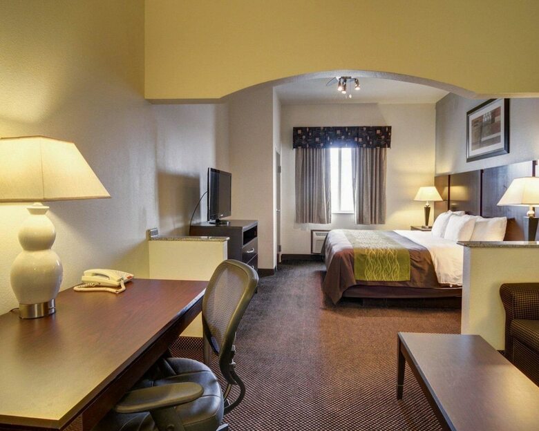 Hotel Comfort Inn & Suites