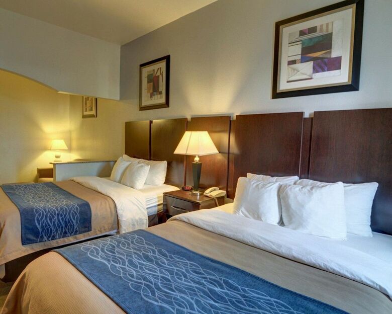 Hotel Comfort Inn & Suites