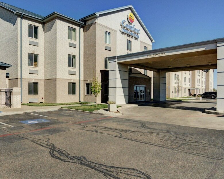 Hotel Comfort Inn & Suites
