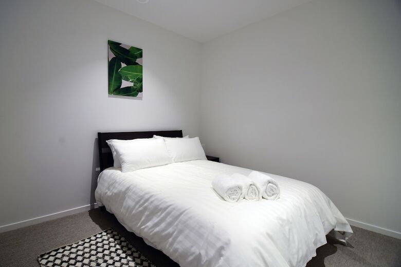 Mono Apartments On La Trobe