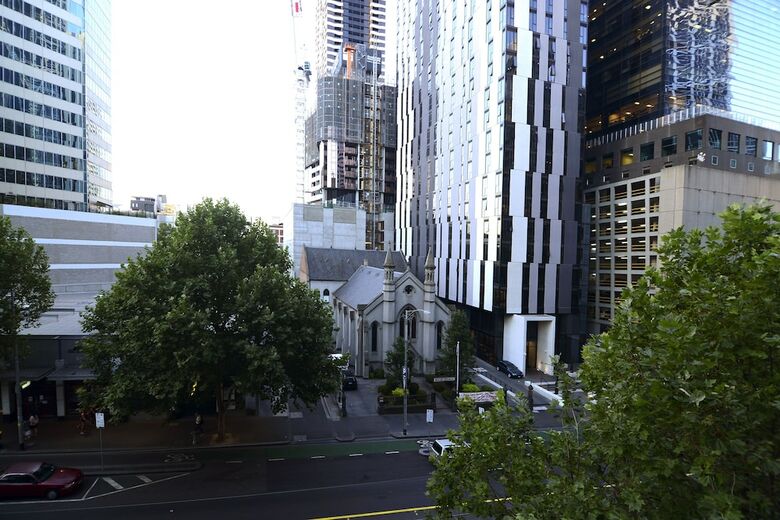 Mono Apartments On La Trobe