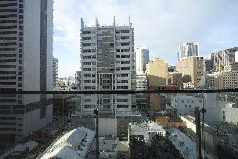 Mono Apartments On La Trobe