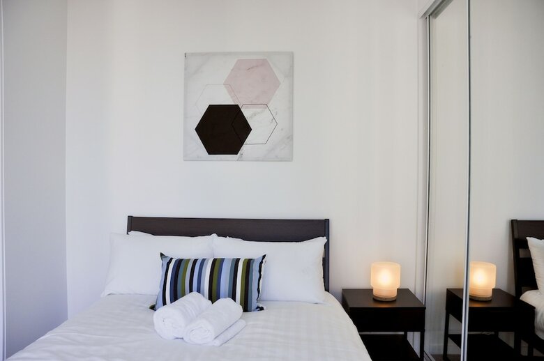 Mono Apartments On La Trobe