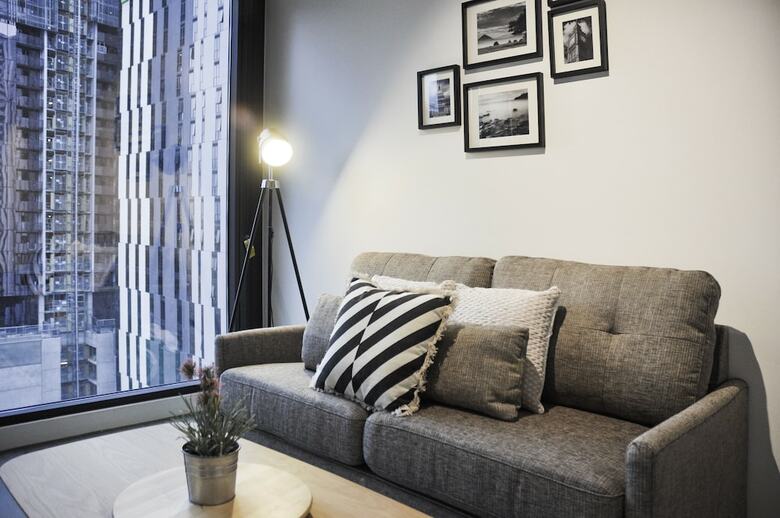 Mono Apartments On La Trobe