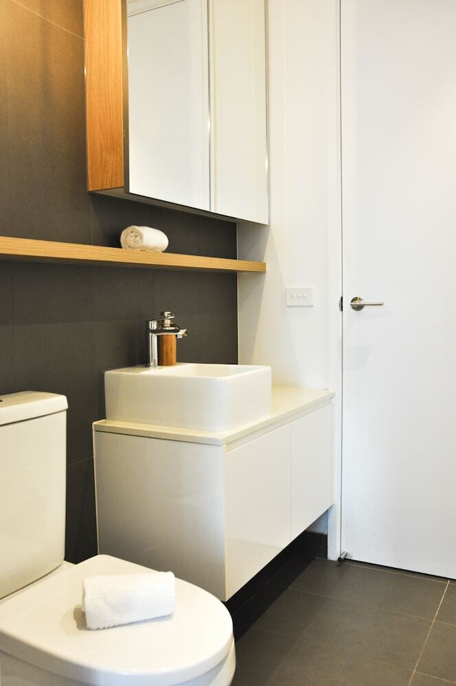 Mono Apartments On La Trobe