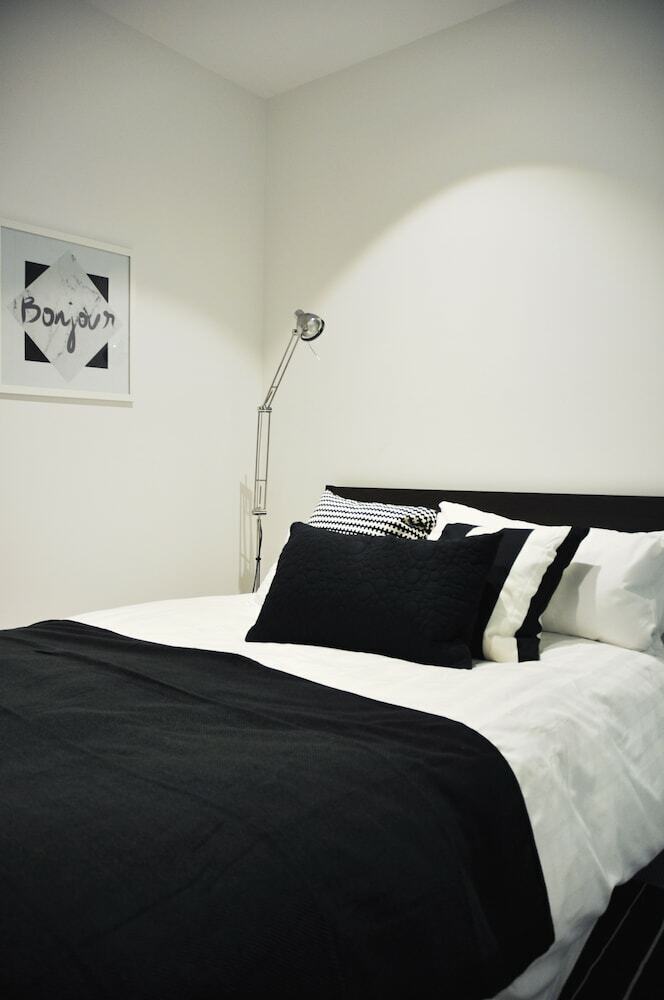 Mono Apartments On La Trobe