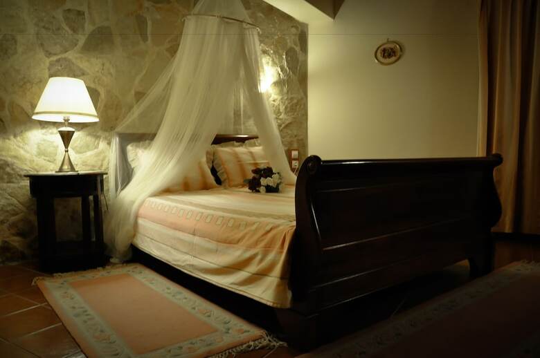 Apartamentos Orsalia Luxury Suites