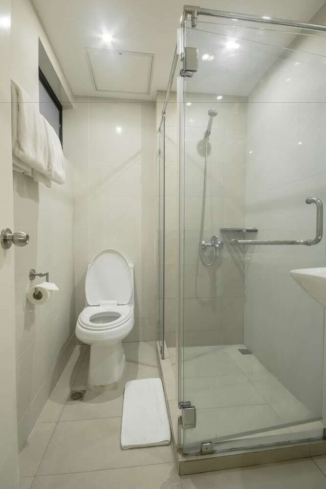 Hotel Salcedo Suites At Lpl Manor