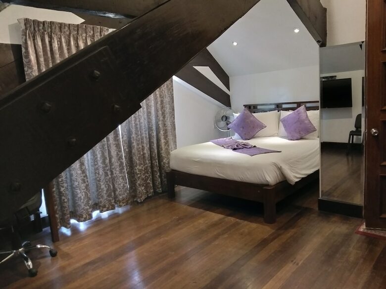 Safari Lodge Baguio By Log Cabin Hotel
