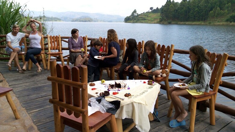 Posada Lake Bunyonyi Rock Resort