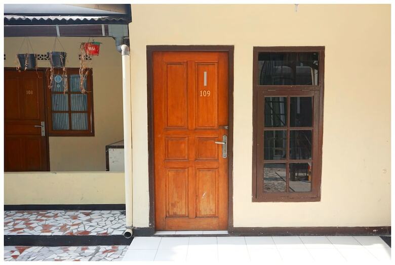 Hostal Budi House & Food Station