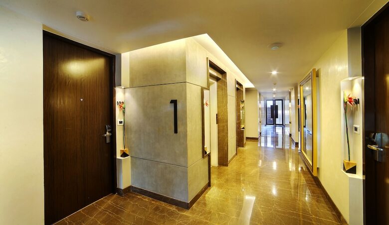 Hotel The Royale Senate Race Course