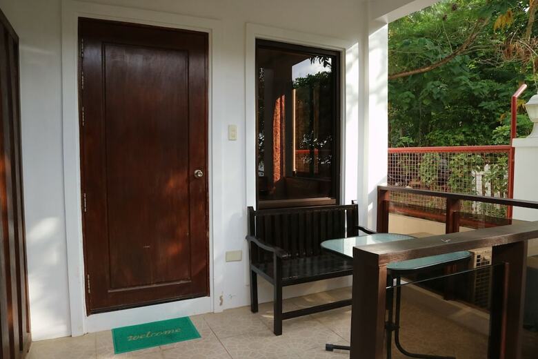 Hotel El Nido Reef Strand Resort