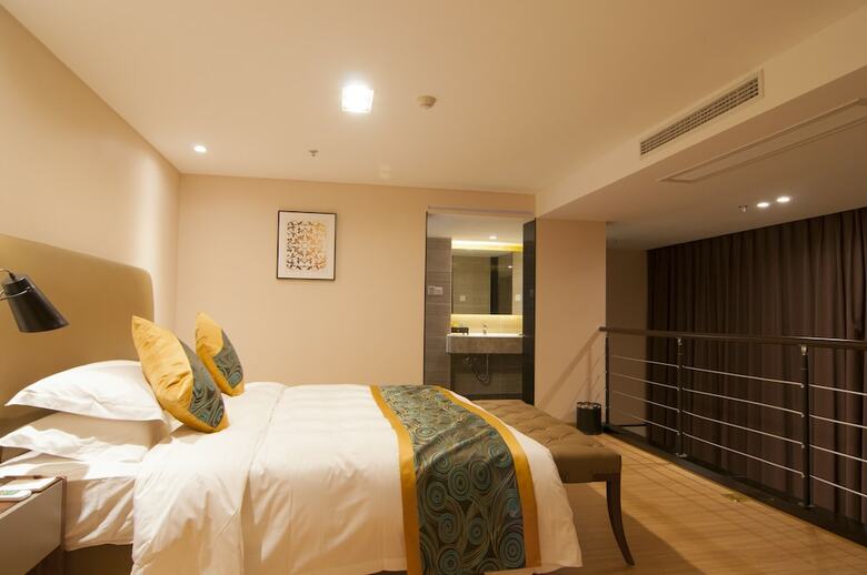 Aparthotel Home Plus Suite Hotel And Apartment