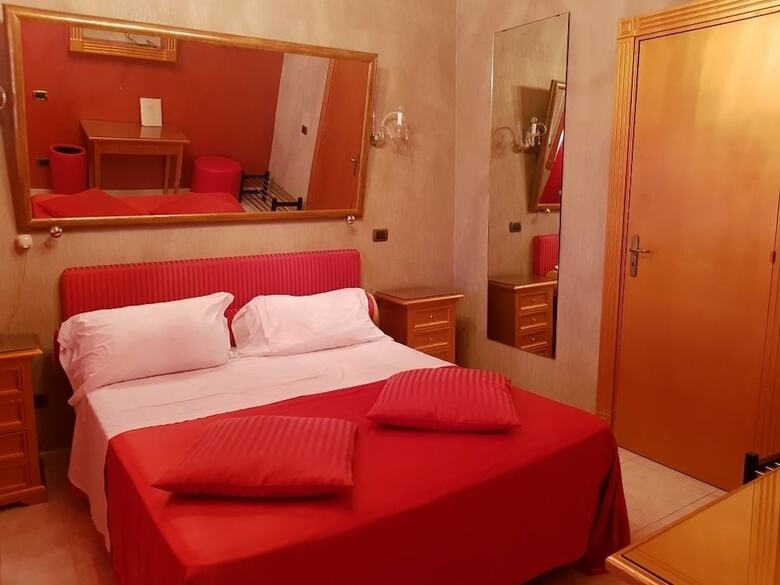 Posada Hotel & Resort Bee Queen